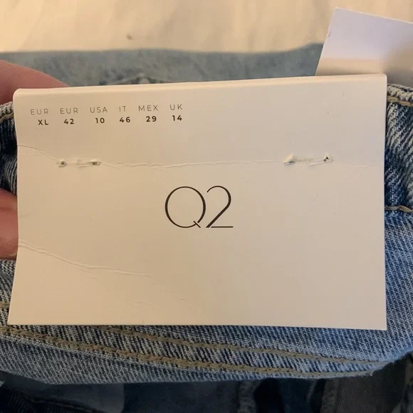 NWT Q2 Straight Leg Womens Cuffed Jean - size 10 - Picture 2 of 14